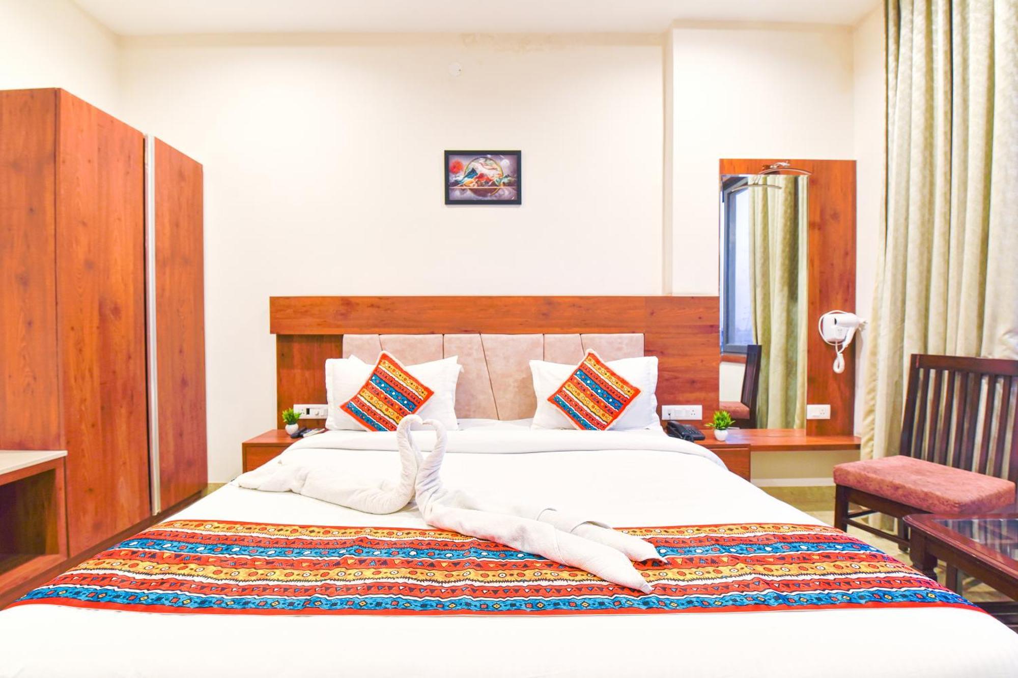 Hotel Remark Udaipur Exterior photo