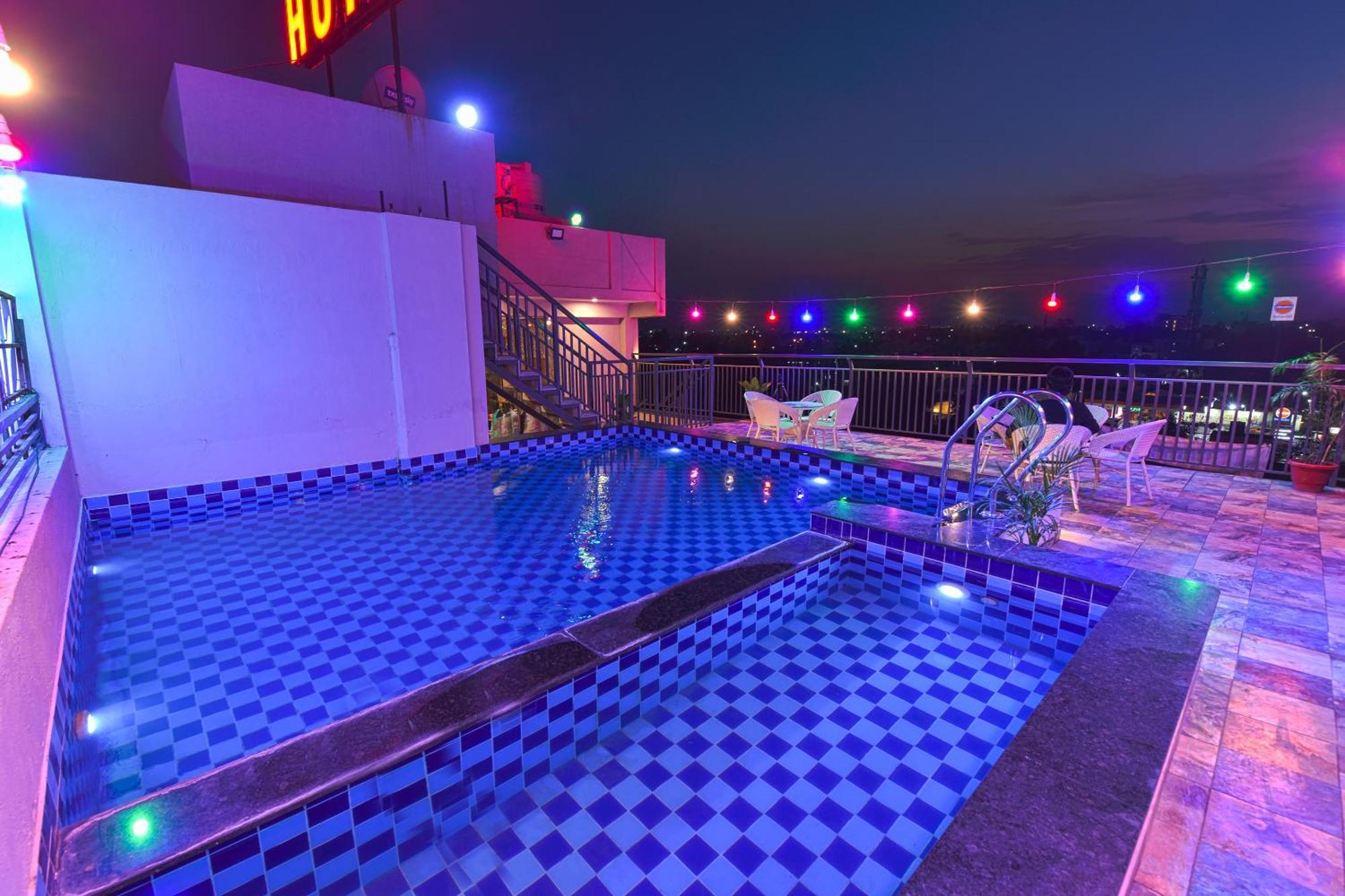 Hotel Remark Udaipur Exterior photo