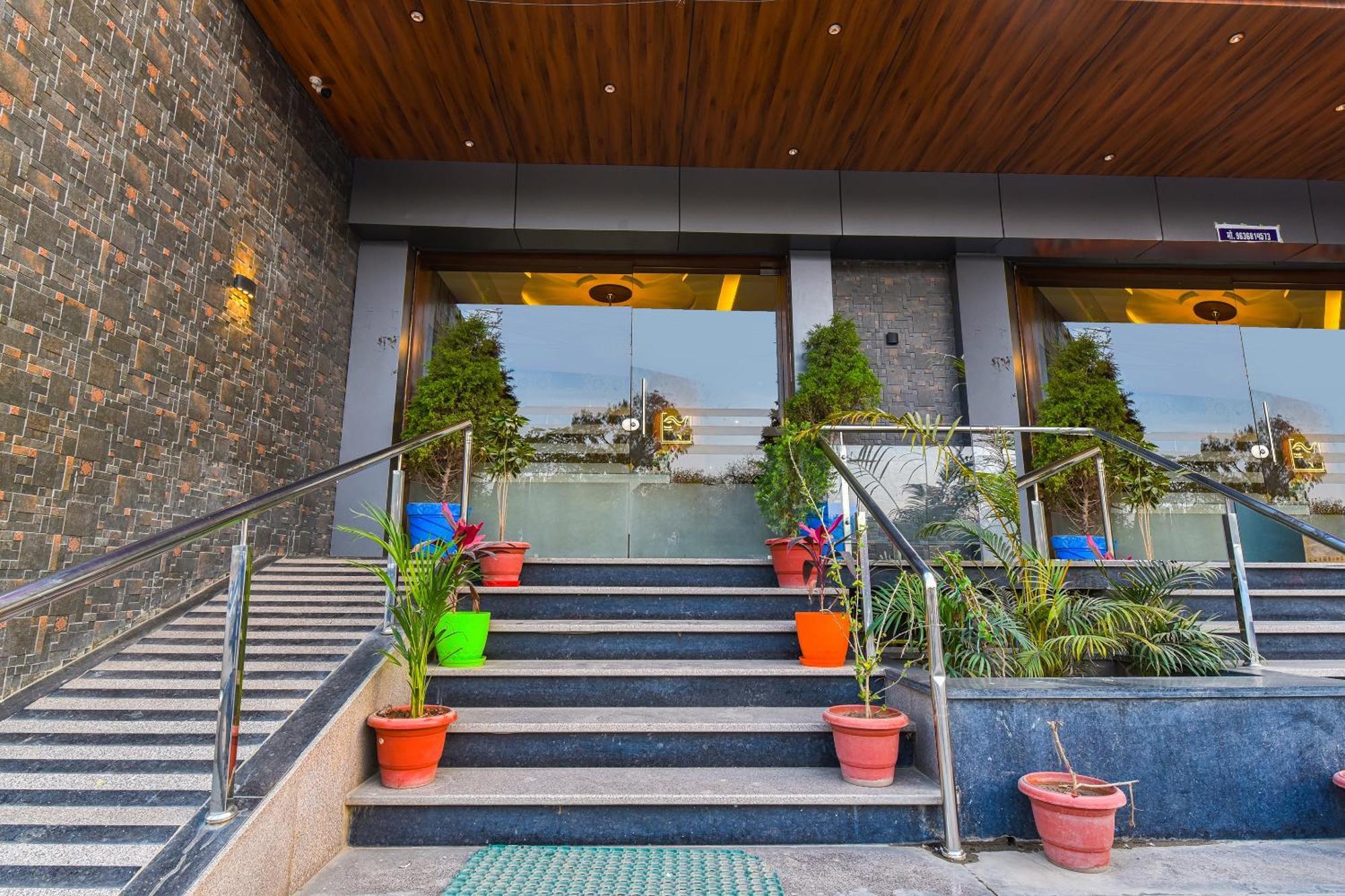 Hotel Remark Udaipur Exterior photo