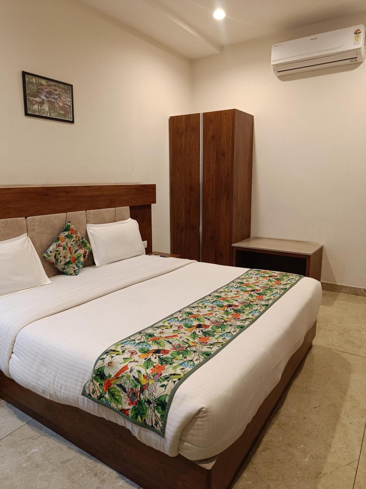 Hotel Remark Udaipur Exterior photo